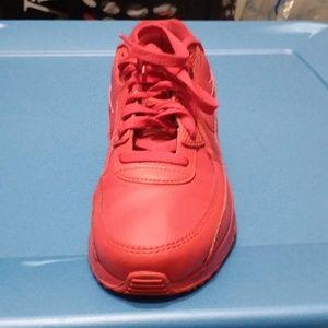 Red air max shoes size 7